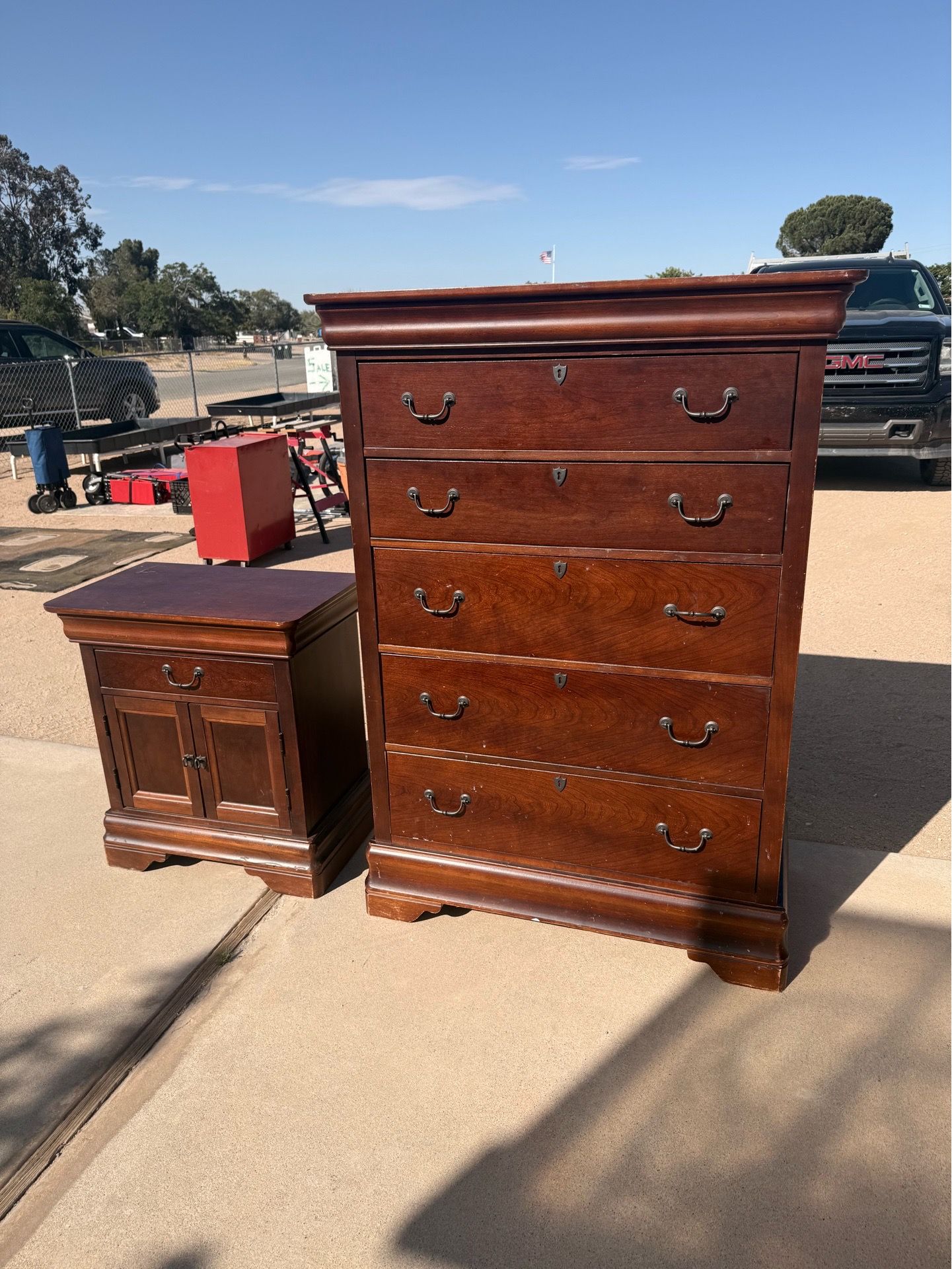 Traditional Wood 5-Drawer Tall Dresser and Nightstand Set