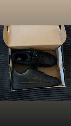 New black Nikes 5.5