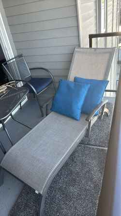 Sunbrella Lounge Chair (Like New)