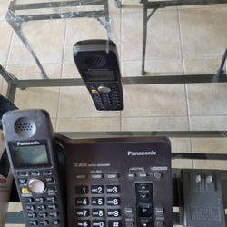 PANASONIC 2 HANDSETS & BASE
