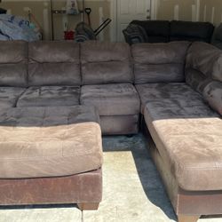 Beautiful Brown Sectional Couch W Ottoman!😍