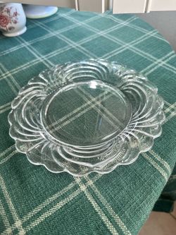Clear Glass Plate with Scalloped Edge