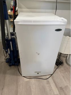 3 cu ft stand up freezer
