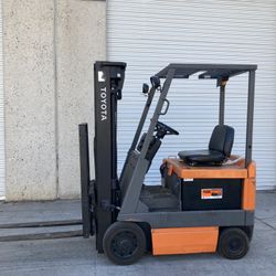 Toyota Electric Sit Down Forklift 3000 LB CAP 