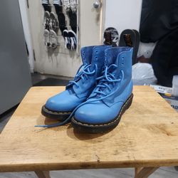 Womans size 5 blue DocMartins