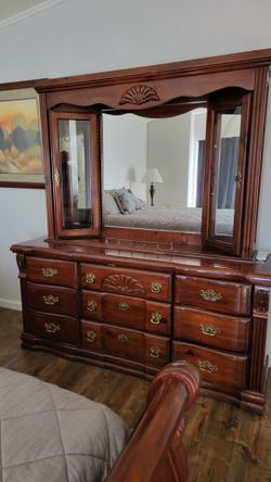 Beautiful 4 pc bedroom set