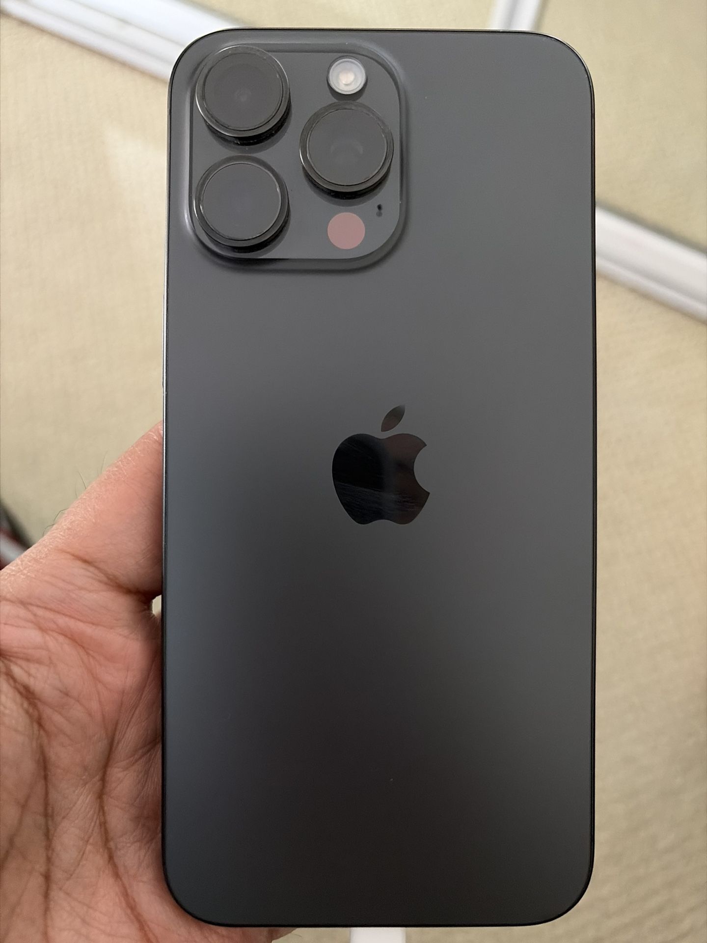 Apple iPhone 15 Pro Max Black Titanium 256GB UNLOCKED