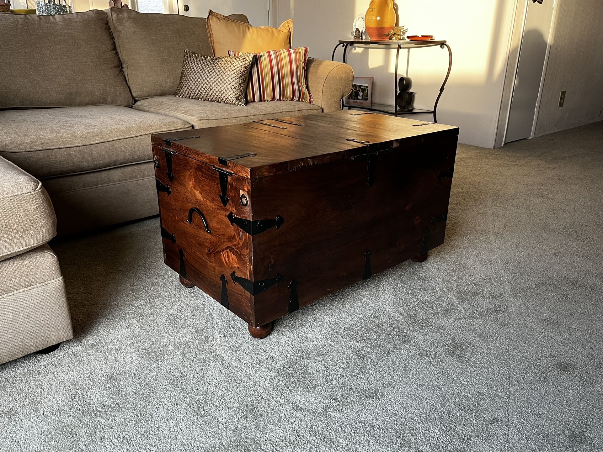 Ridgeway Trunk with Wine Storage