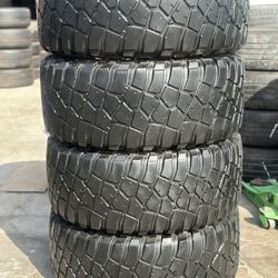 33x12.50r17 