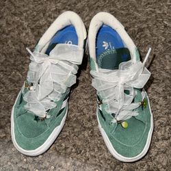 Adidas Nora skateboarding shoes size 4