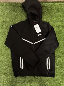 Black Nike reflect tech