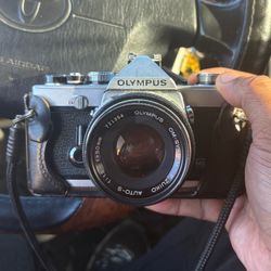 Olympus OM1 35mm SLR