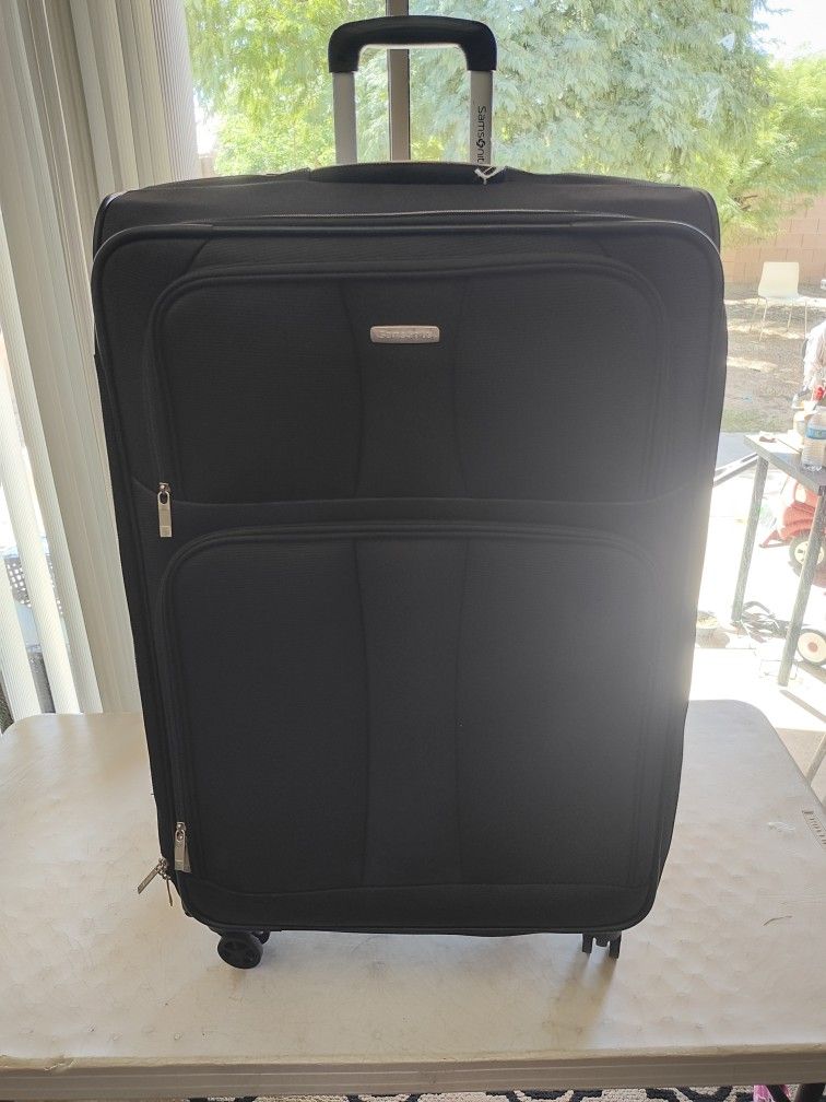 Samsonite Hawkhurst 28 Inch Spinner Luggage