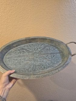 Vintage Decorative Plate – Elegant & Collectible