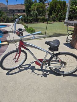 Giant brand beach cruiser, aluminum frames, rides well