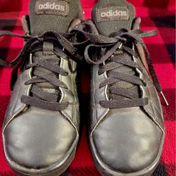 Black Adidas Size 4 Y