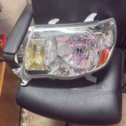 2011 Toyota Tacoma Left Side Headlight 