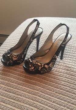 Worn Once Guess Cream/ Black Lace look Heels 👠 Size 6 1/2