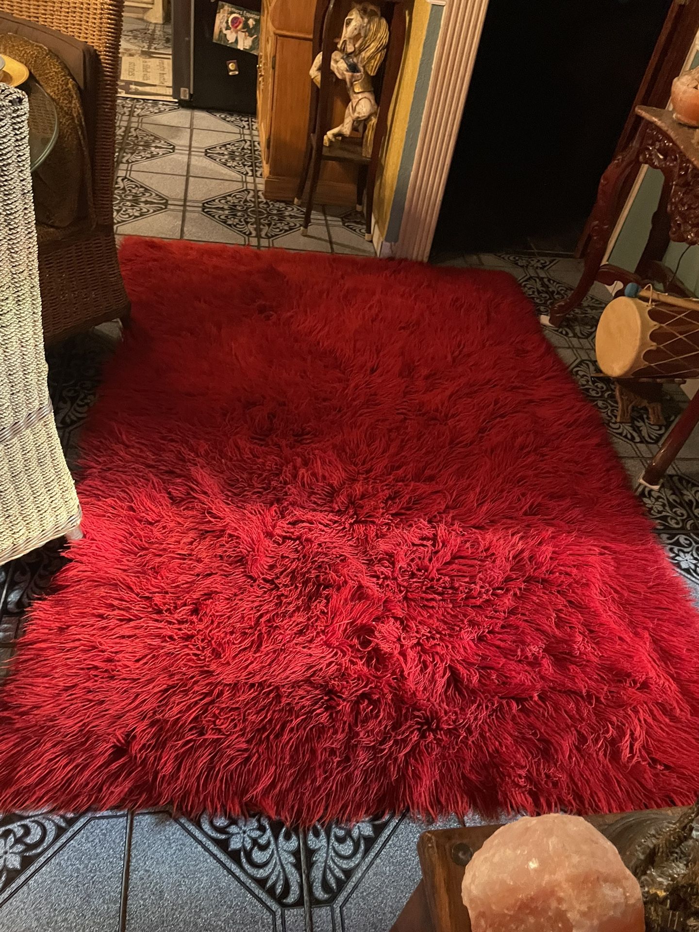 Red Velvet Wool Rug (like New) 6 x 4 Beautiful red Velvet Color on it