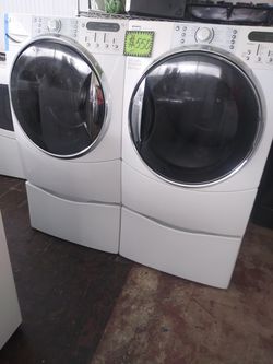 Kenmore front load washer and dryer set with pedestals working perfectly