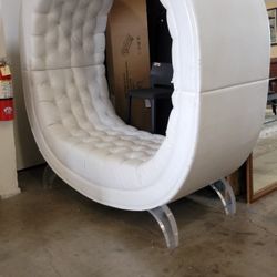 Statement Bubble Lounge Chair – Modern, Sculptural, White