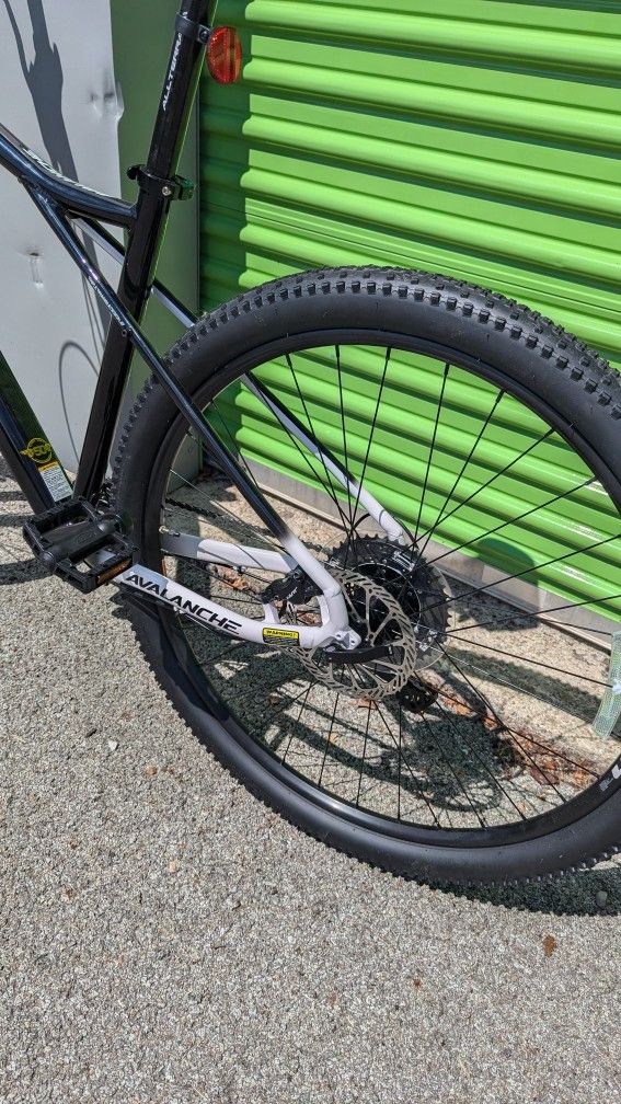  GT 
Avalanche Comp Mountain Bike - 2021- NEW