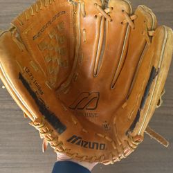 old mizuno outfield glove (softball)