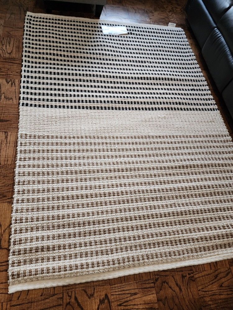 Brand New 5 X 7 Indian Made Indoor/Outdoor Area Rug