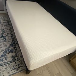 Twin mattress