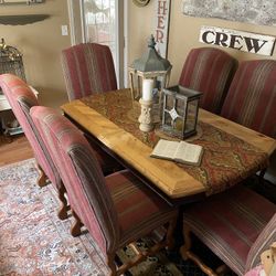 Table / Cushion Chairs