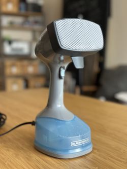 BLACK+DECKER HGS200 Advanced Handheld Garment Steamer 1400W
