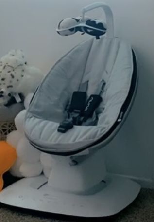 4Moms MamaRoo Multi Motion Baby Swing