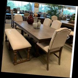 New 6pc. Elegant dining table set