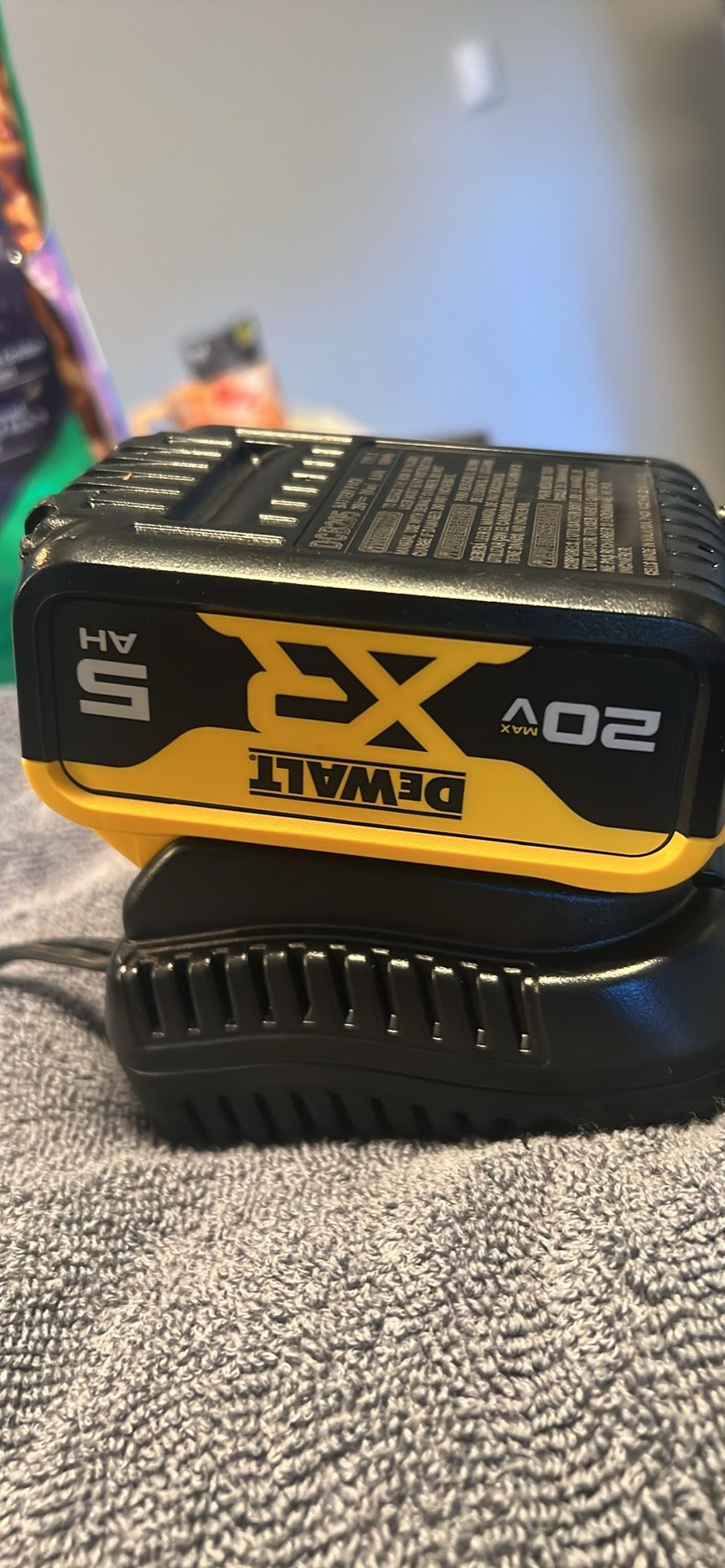 5AH DEWALT BATTERY AND CHARGER