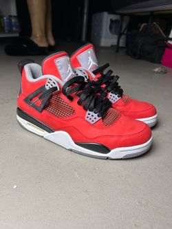 Jordan 4s toro bravos