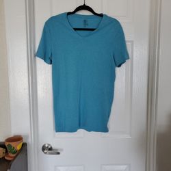 H&M Sky Blue V-Neck Tee – Size S 💙 