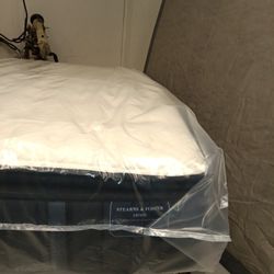 💥🔥💥🔥 $499 Queen Stearn And Foster Estate Collection 14 " Medium Firm Mattress Available $499 💥🔥💥🔥