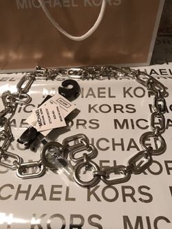 MICHAEL MICHAEL KORS SILVER KEYCHAIN BELT