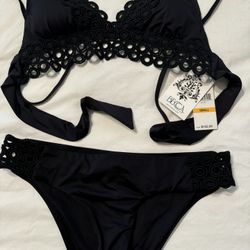 Black Bikini 