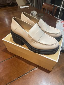 Michael Kors Cream Color Woman’s Loafers Size 9 1/2 New 
