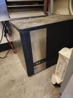 Ice maker