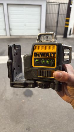 Dewalt 360 Laser ( Needs Calibration)