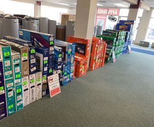 TV LIQUIDATION SALE!!! SMART AND NON SMART (VIZIO, ONN, ROKU TVS, AND MORE!!) TV