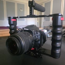 NIKON D3100 + NEEWER HOLDER