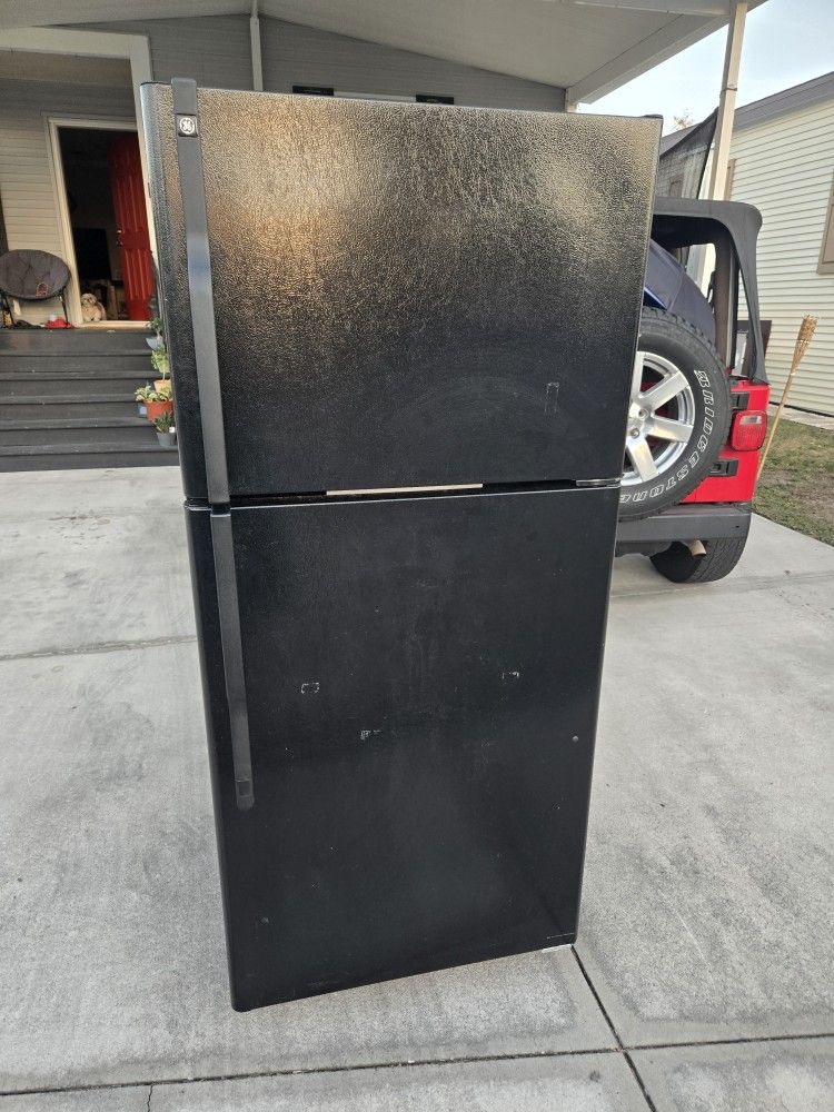 GE Refrigerator 