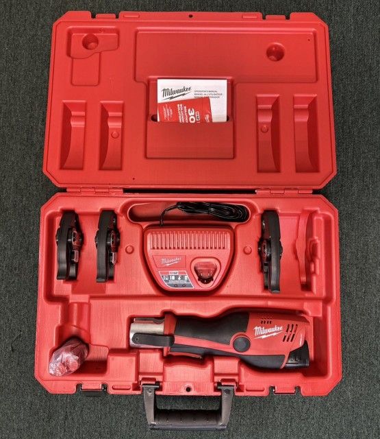 New Milwaukee M12 Force Logic Press Tool Kit W/ Jaws 1/2"-1"