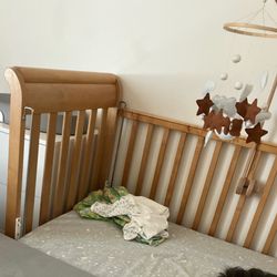 Giving for free a children bed, adjustable height, removable sides