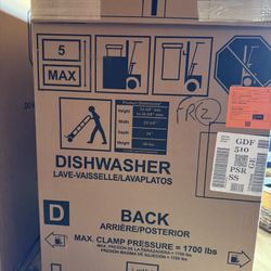 GE® ENERGY STAR® Dishwasher with Front Controls  Model #:GDF510PSRSS 