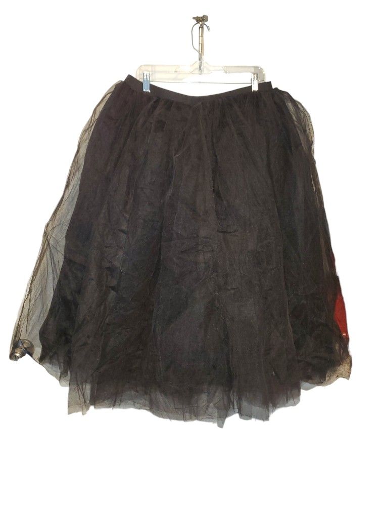 Black Poofy Tulle Skirt / Size 2X