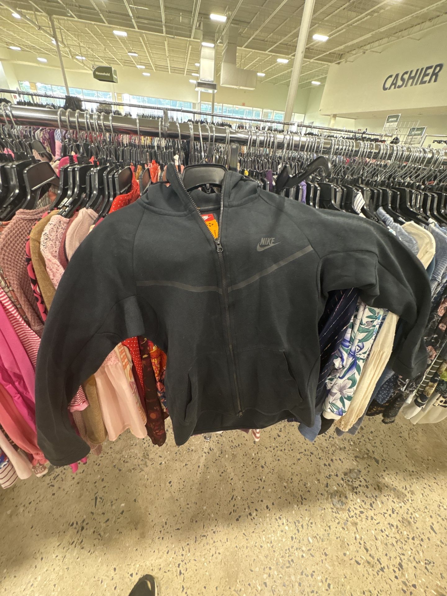 Nike Tech, Small size
